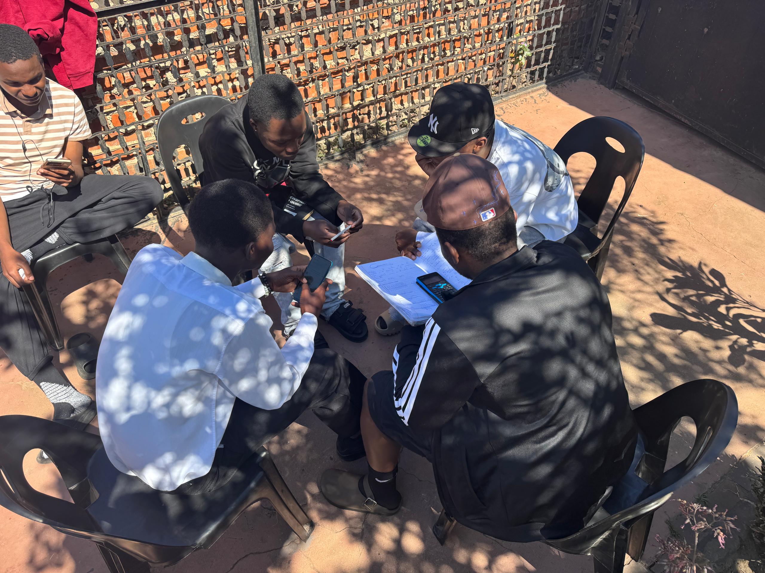 Tutor supporting learners with conceptual foundations